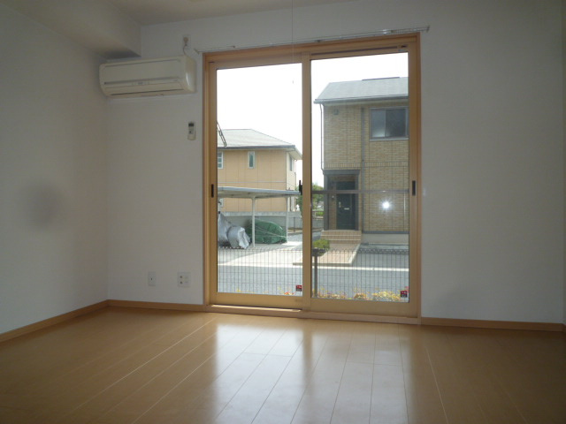 ファミリータウンツートムＥの居間・リビング