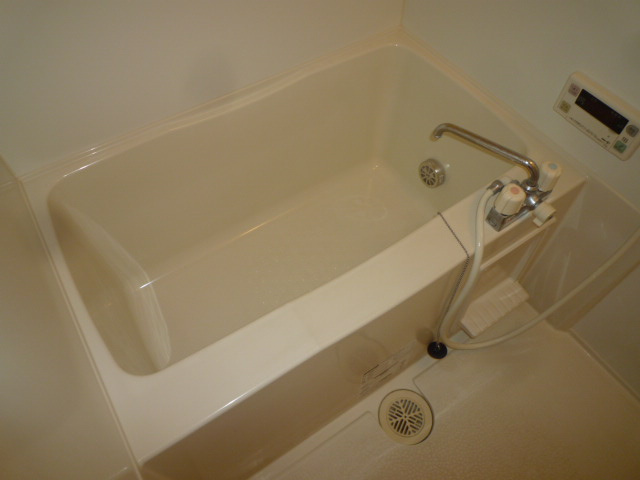 ファミリータウンツートムＥの浴室|追い焚きバス