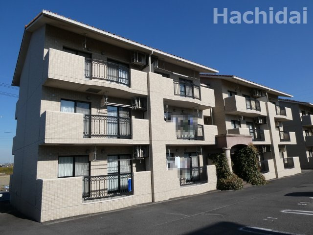 ボン・ヴィヴァンの外観|3階建て、2棟あります。
