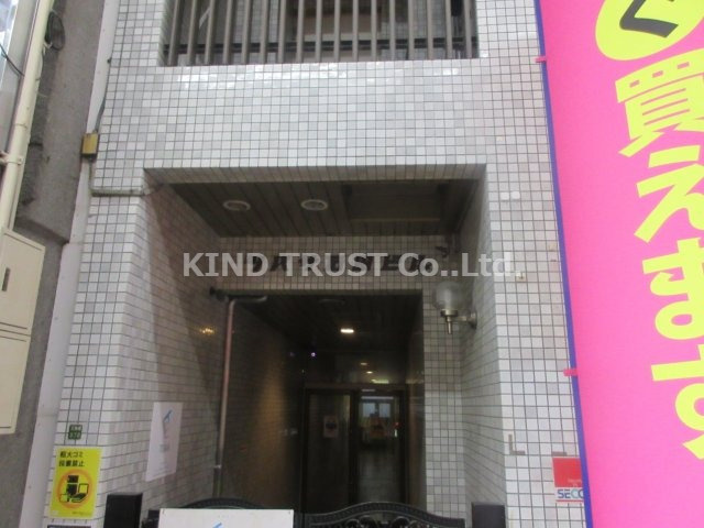 ツバサ石田ビルのエントランス|毎日通るエントランスはこのようになっています