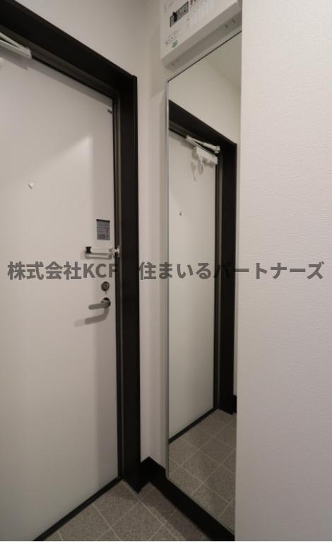 ユーズフォレシア小頭町の玄関|※2021年8月完成の同型アパート内装写真です。詳細はお問い合わせください。