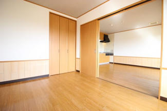 【洋室】 | ディアコートつくば | 隣のリビングとつなげて広いリビングとして使用するのもいいですよ