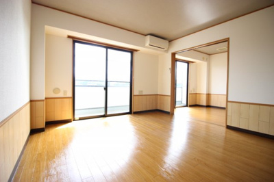 【居間・リビング】 | ディアコートつくば | ゆったり過ごせる居間です