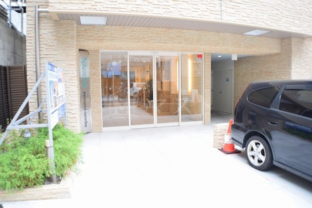 ラクラス長堀橋のエントランス