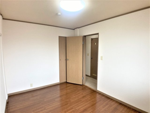 メゾン東海の洋室