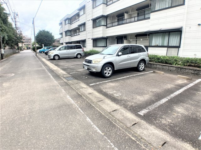 メゾン東海の駐車場