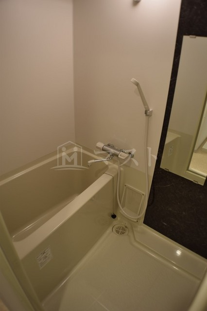 ルーエ本町の浴室