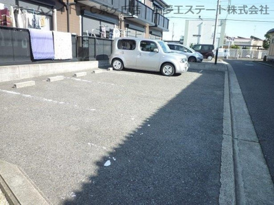 【駐車場】 | Ksアプローズ | 車をお持ちの方に嬉しい駐車場付きの物件です