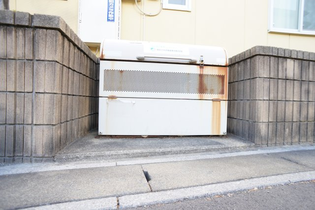 メゾンルミエールのその他|共用部にはゴミストッカーを設置♪