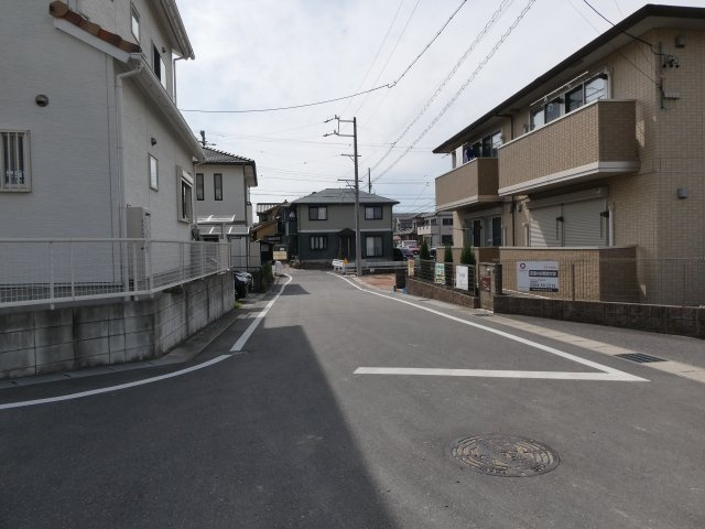 ラ・ポルトBの周辺|前面道路