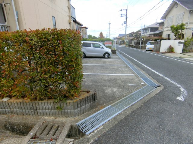 置田ハイツの駐車場
