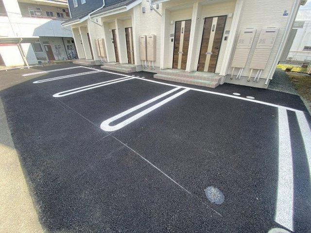 サンシャイン上田の駐車場