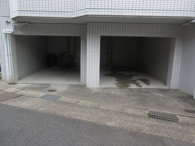 アヴニールの駐車場|アヴニール