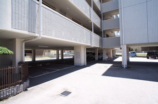 【駐車場】 | 駐車場があるので、車を買う予定の方も安心です