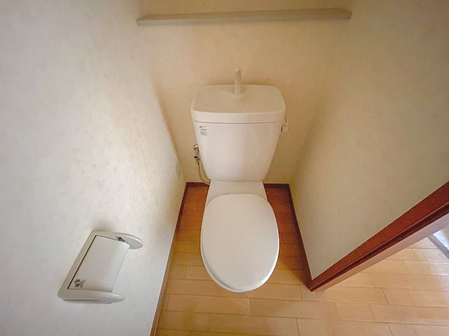 アヴニールのトイレ|ゆったりとした空間のトイレです
※反転の場合がございます。