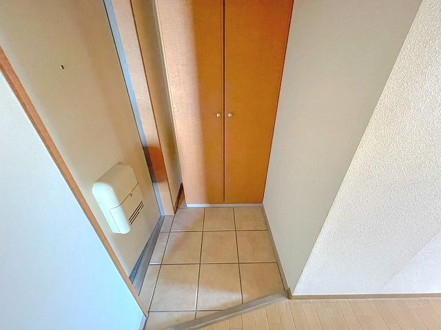 アヴニールの玄関|落ち着いた玄関です
※反転の場合がございます。