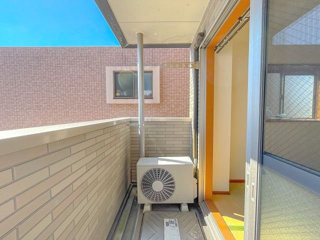 アヴニールのバルコニー|バルコニーからの眺めを楽しみながら食事をしませんか
※反転の場合がございます。