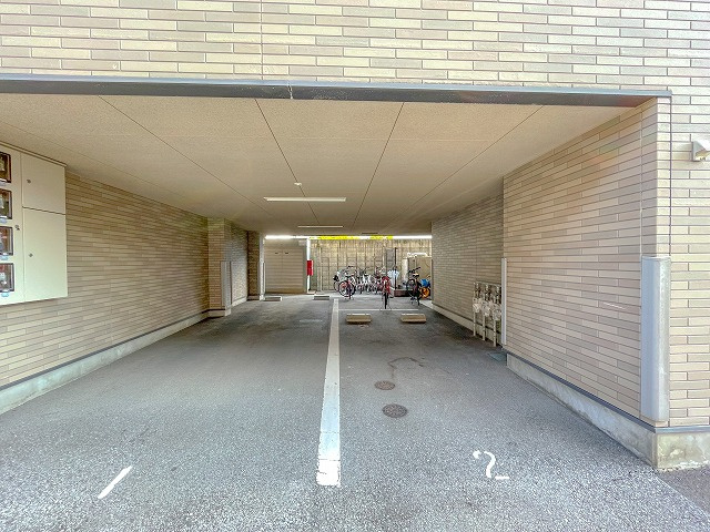 アヴニールの駐車場|車をお持ちの方に嬉しい駐車場付きの物件です