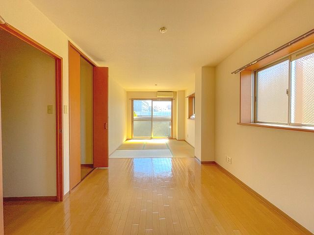 アヴニールの居間・リビング|おしゃれな居間です
※反転の場合がございます。