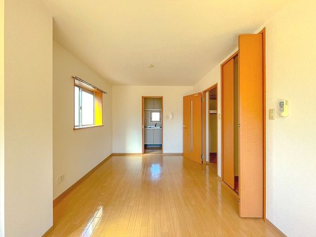 アヴニールの居間・リビング|ゆったり過ごせるリビングです
※反転の場合がございます。