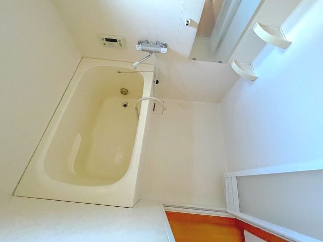 アヴニールの浴室|おしゃれな居間です
※反転の場合がございます。