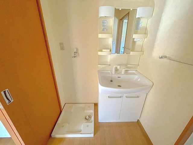 アヴニールの独立洗面台|独立洗面化粧台付き
※反転の場合がございます。