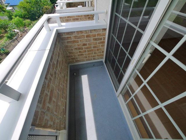 エクセルコートBのバルコニー|バルコニーからの眺めを楽しみながら食事をしませんか