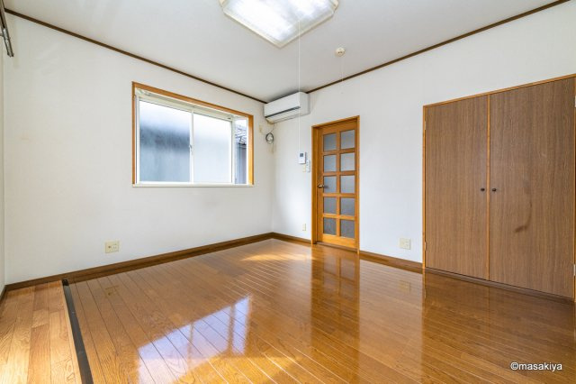 あっぷるハウス三輪の寝室|リビング