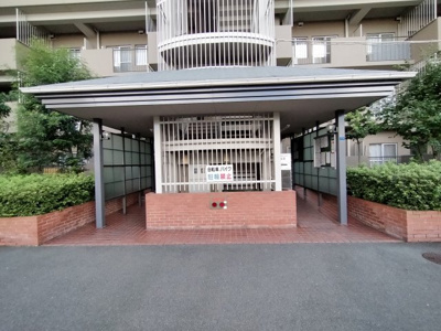 【エントランス】 | シティハイツ森小路1号棟 | きちんと管理の行き届いた綺麗なエントランスです。