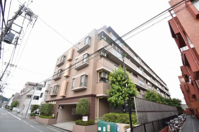 【外観】 | 日吉ガーデンハウス | 総戸数２８戸、平成１１年１月築、管理人は日勤勤務につき管理体制良好です♪