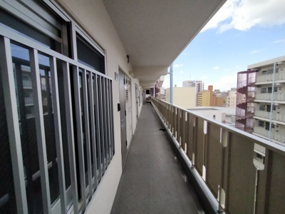 【その他共用部分】 | 今福グランドハイツ | 玄関前通路です。