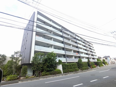 【外観】 | ポレスター川崎ウエストコート | 総戸数６９戸、平成２６年１１月築、管理人は日勤勤務につき管理体制良好です♪