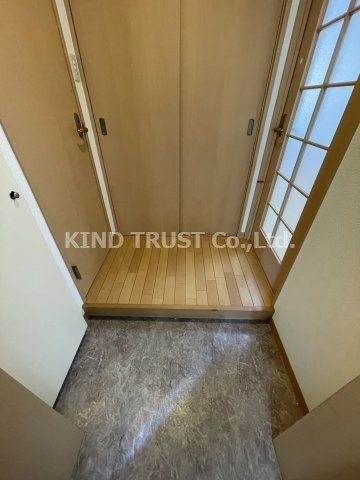 ラ・メゾンさくらの玄関|収納もある玄関です