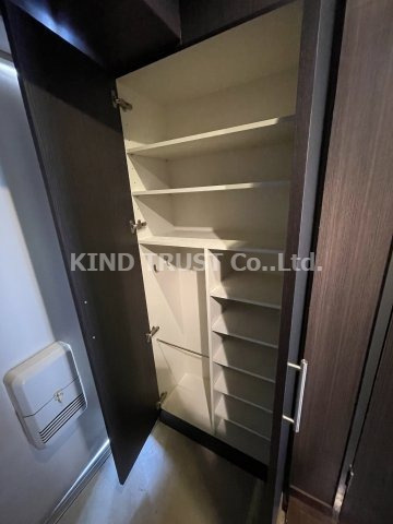 サクシード南森町の玄関