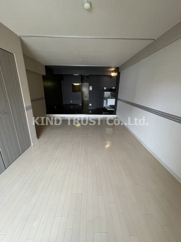 サクシード南森町の洋室