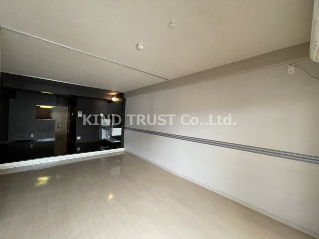 サクシード南森町の洋室