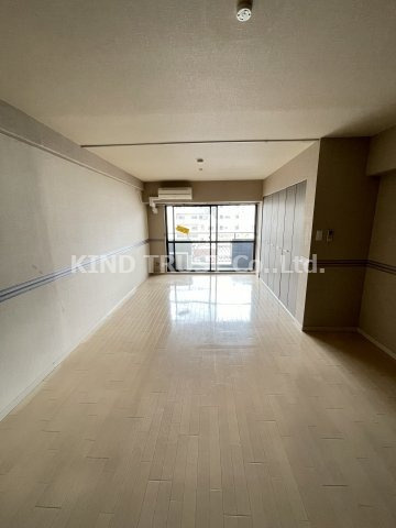 サクシード南森町の居間・リビング