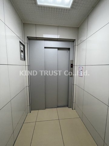 サクシード南森町のロビー