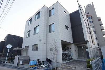 【外観】 | プリムヴェール | オート自動ドアのエントランスを備えた旭化成施工の物件です。