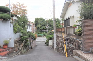 【前面道路含む現地写真】