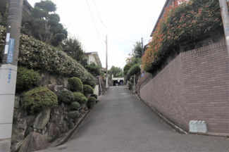 【前面道路含む現地写真】