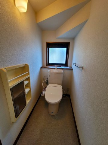 彦根市西今町の一戸建てのトイレ