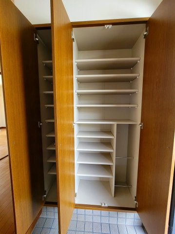 彦根市西今町の一戸建ての玄関