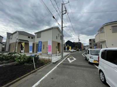 【前面道路含む現地写真】 | 仲介手数料無料　府中市緑町２丁目新築戸建て３棟　１号棟