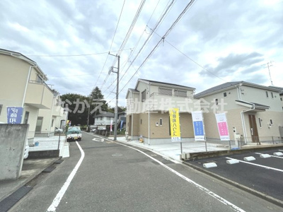 【前面道路含む現地写真】 | 仲介手数料無料　府中市緑町２丁目新築戸建て３棟　２号棟