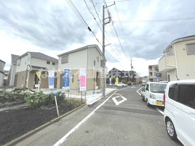 【前面道路含む現地写真】 | 仲介手数料無料　府中市緑町２丁目新築戸建て３棟　３号棟