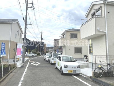 【前面道路含む現地写真】 | 仲介手数料無料　府中市緑町２丁目新築戸建て４棟　２号棟