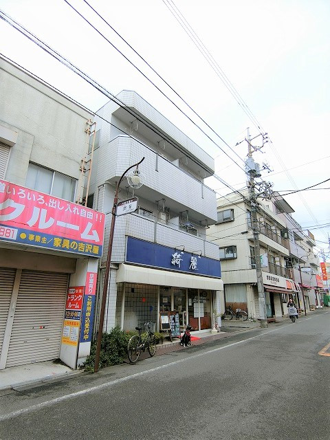 梅田ビルの外観