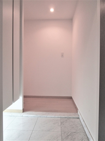 千代田区外神田４丁目の賃貸マンションの玄関