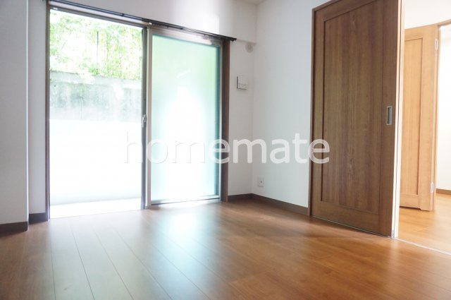 ビューテラス徳王の洋室